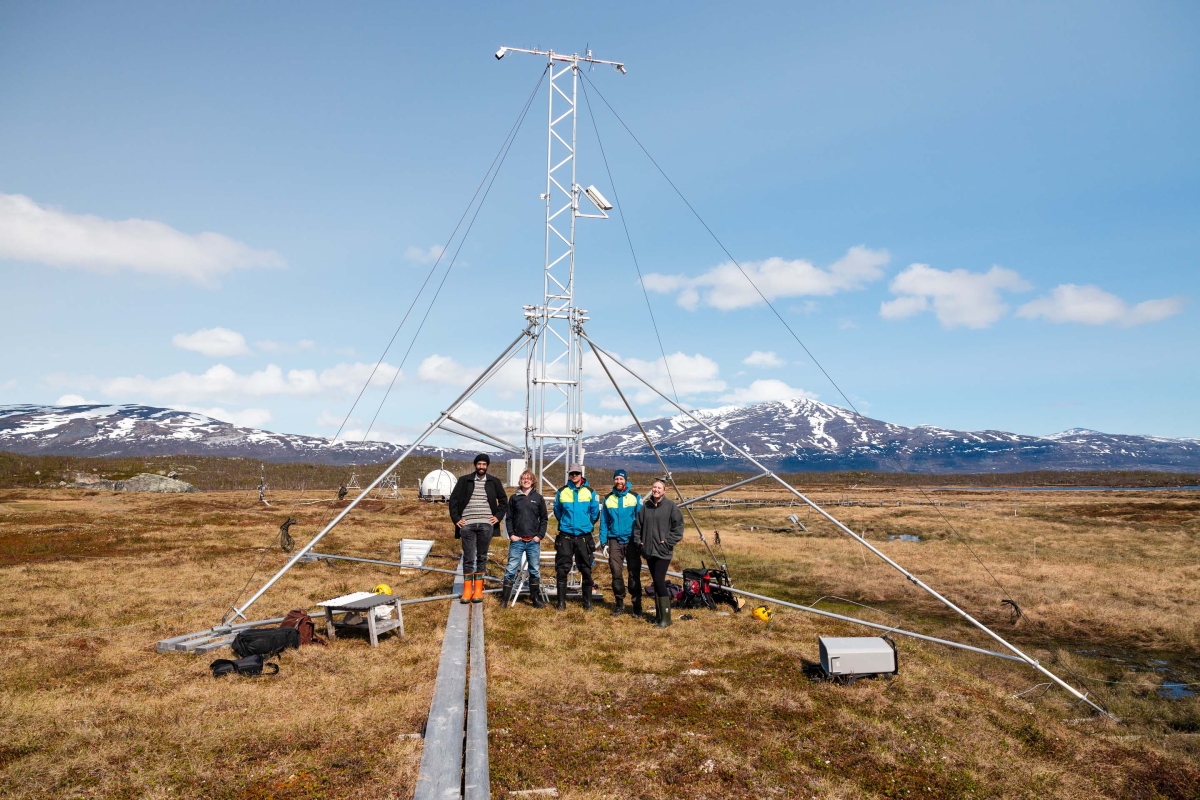 Photo from the LST installation campaign at Abisko-Stordalen Palsa Bog, Sweden. Photo by Pekka Pelkonen